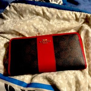 NWOT - COACH ACCORDION ZIP WALLET IN SIG COATED CANVAS W/LEATHER STRIPE (F5463)